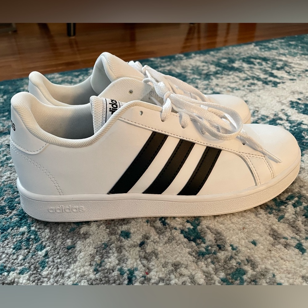 Adidas Grand Court Shoes Black and White Boys Size 5 1/2